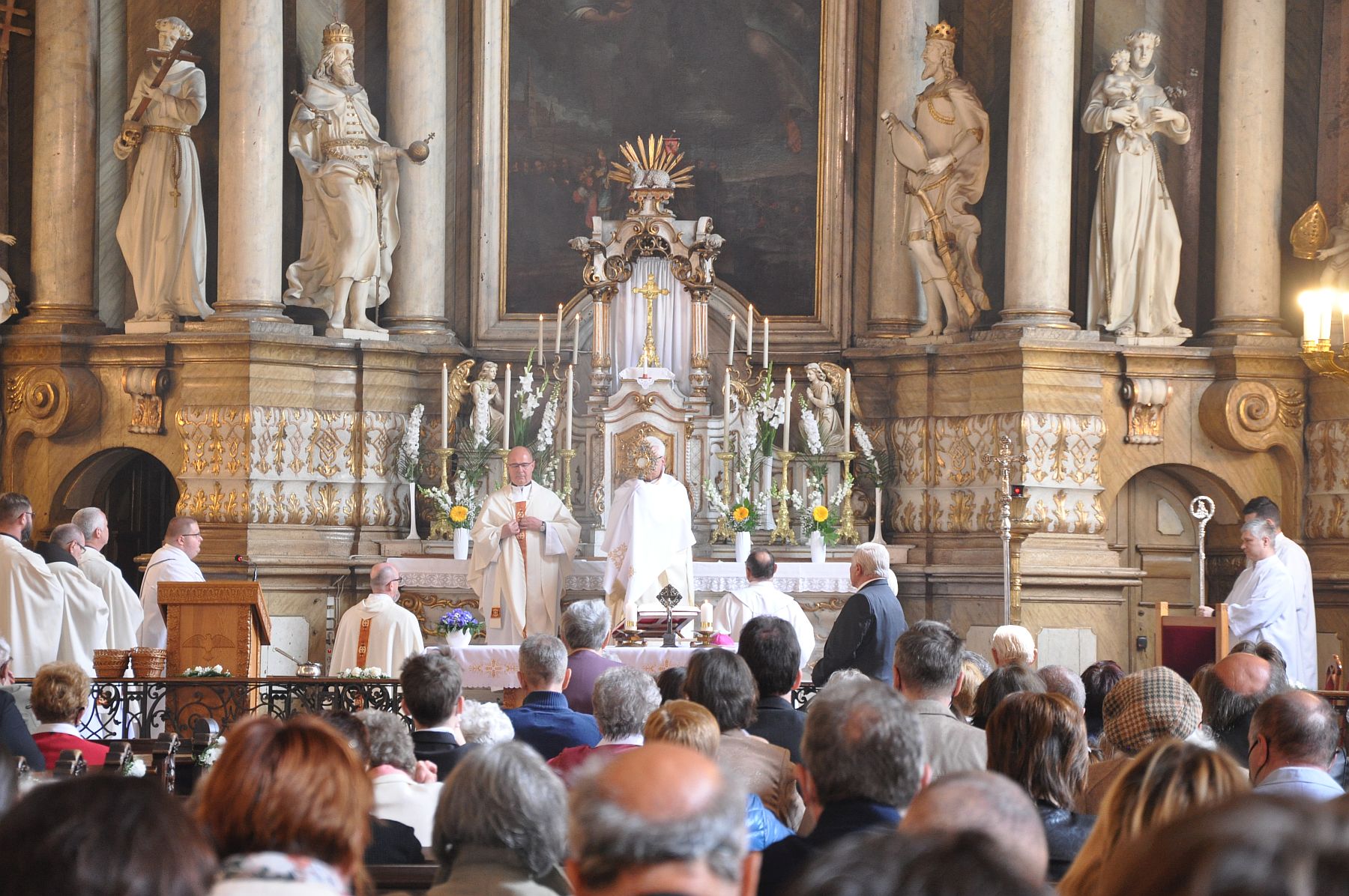 Székesfehérvár közös úrnapi szentmiséje és körmenete